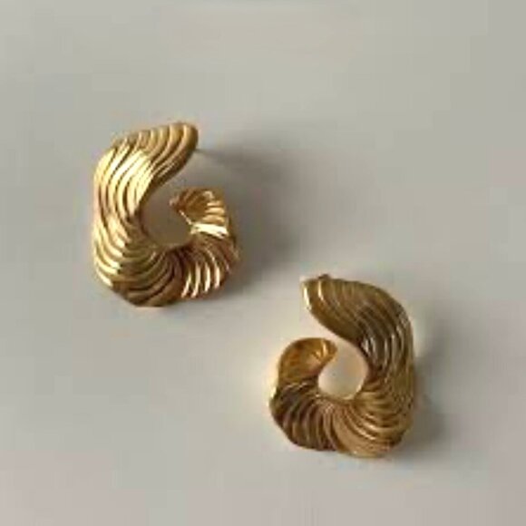 NEW Cullen Minimalist 14K Gold Plated Swirl Spiral Statement Earrings - Picture 3 of 4